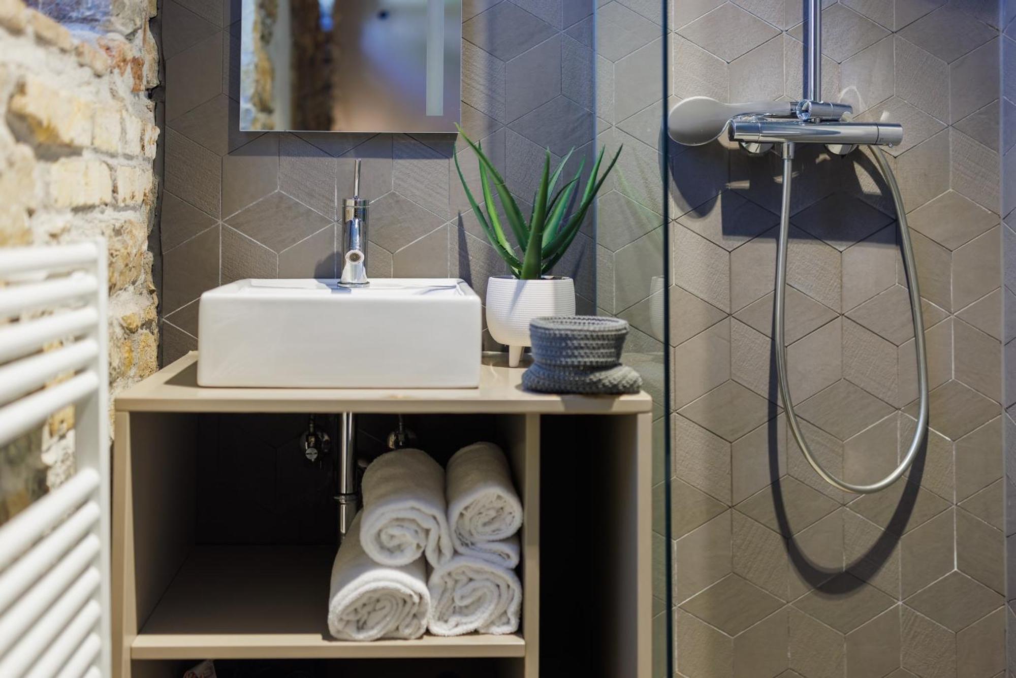 Vila Robida Rooms & Spa Črni Kal Kültér fotó