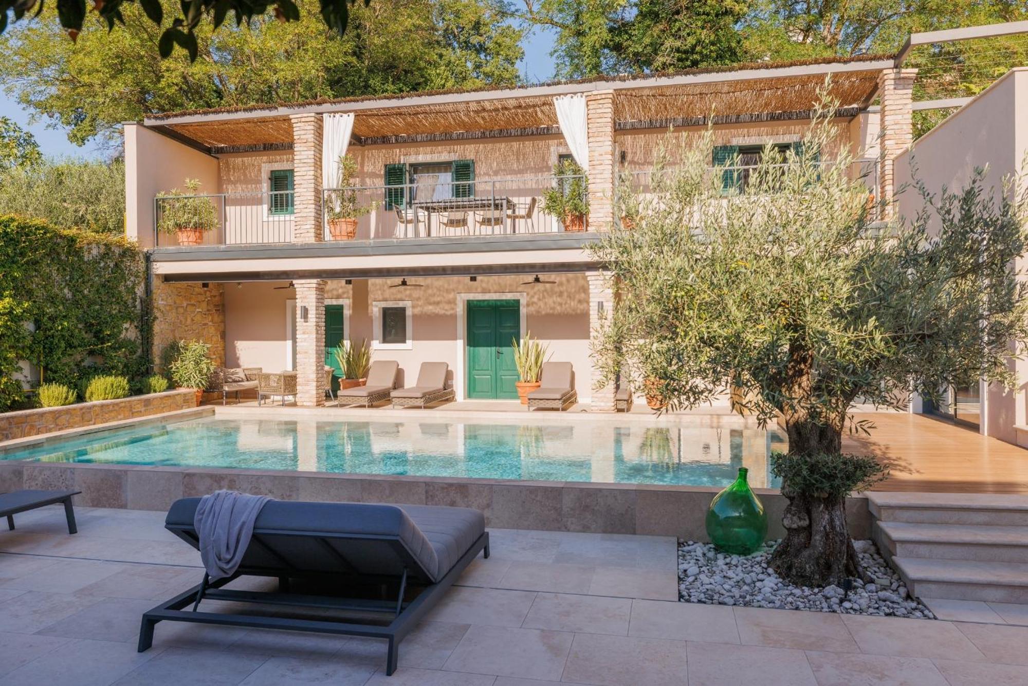 Vila Robida Rooms & Spa Črni Kal Kültér fotó