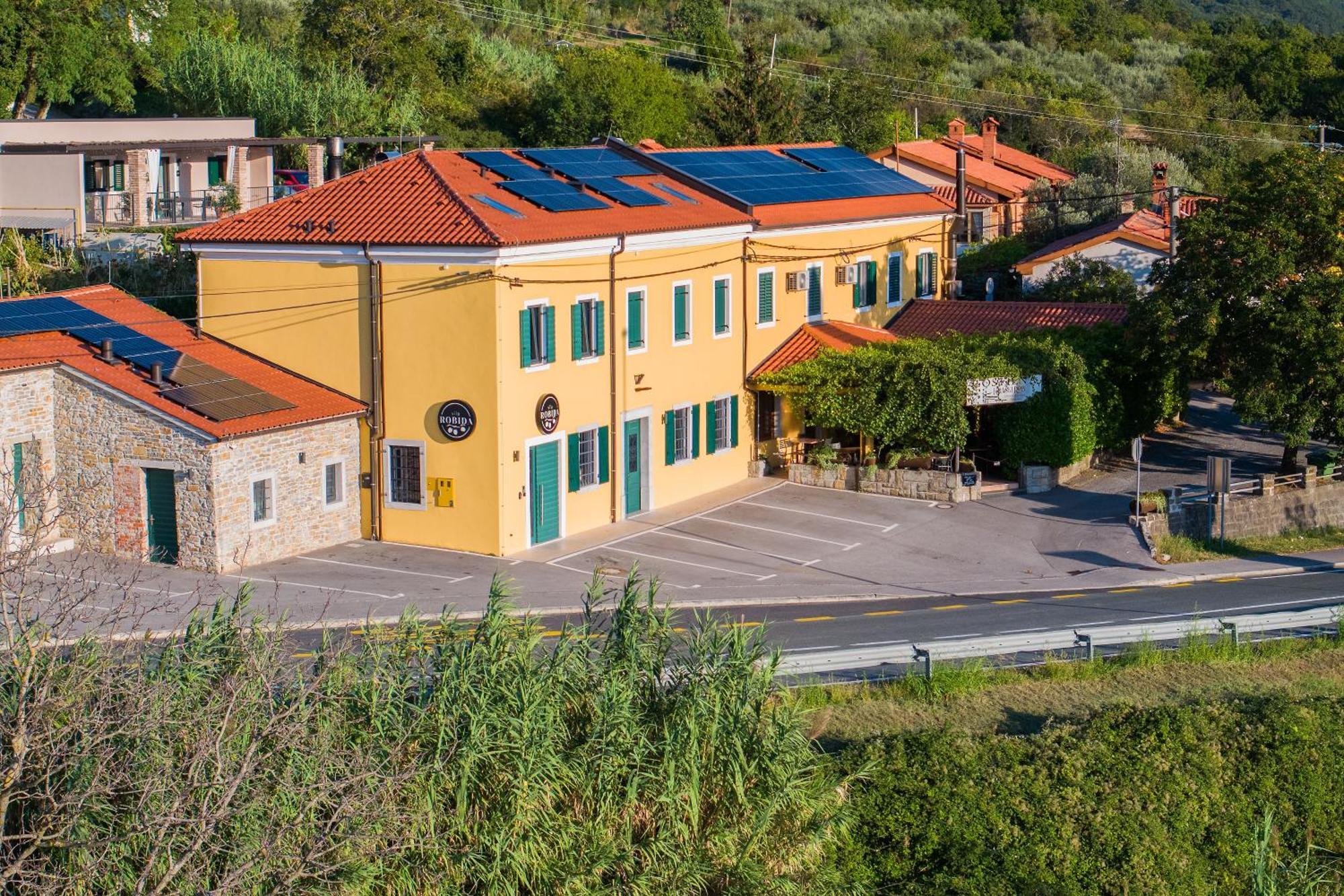 Vila Robida Rooms & Spa Črni Kal Kültér fotó